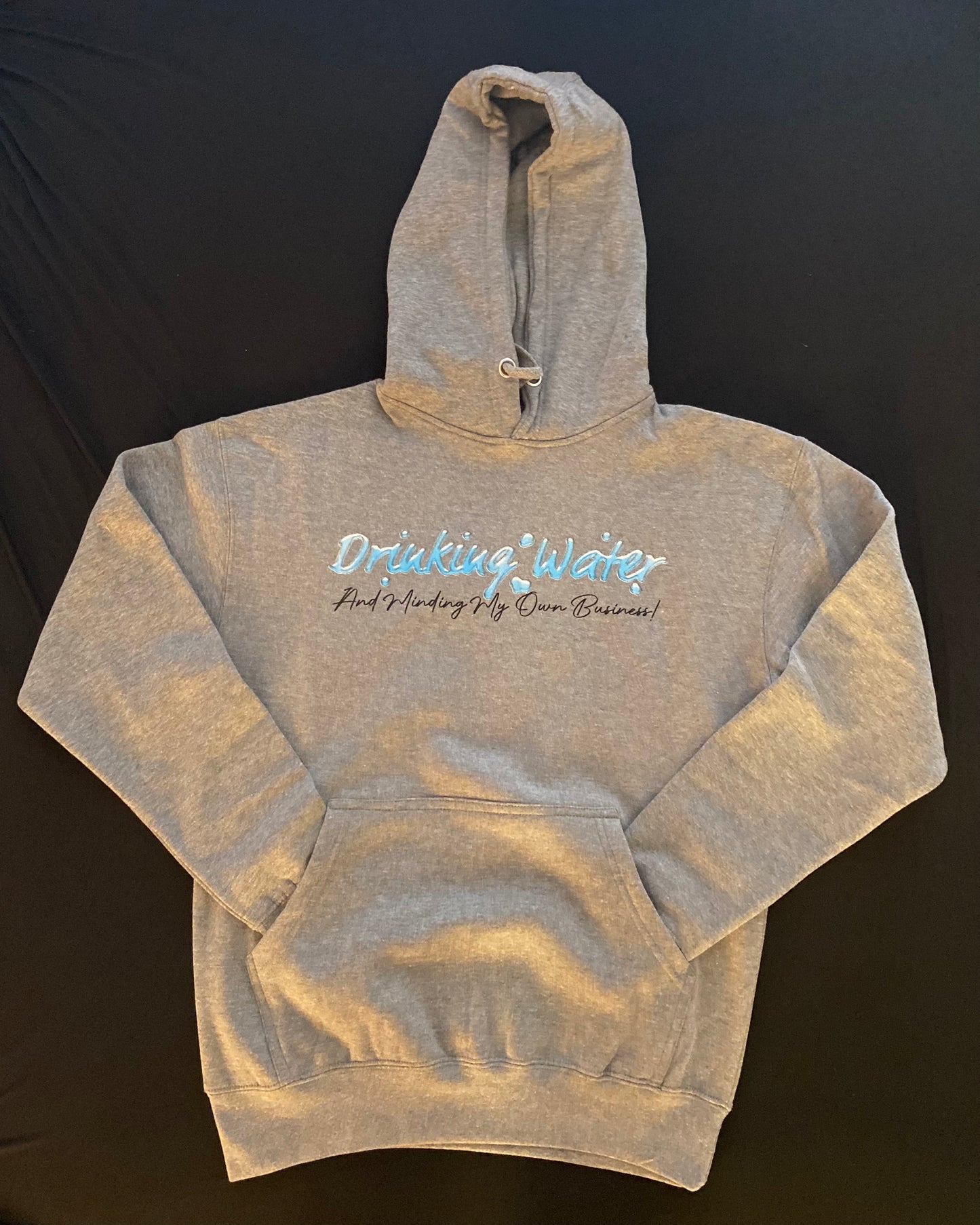 Product Details The classic look and feel you love gets better with this unisex hoodie, featuring soft powerblend fleece that keeps you comfortable without the bulk. Attached two-ply hood with drawstring Brushed interior for warmth Half-moon neck tape for a smooth feel Kangaroo pocket Longer line for improved coverage Powerblend fleece helps resist shrinkage and pilling Double-stitched seams help improve durability Wider ribbing helps cuffs and hem stay flat Materials & Care 100% Cotton Machine Wash