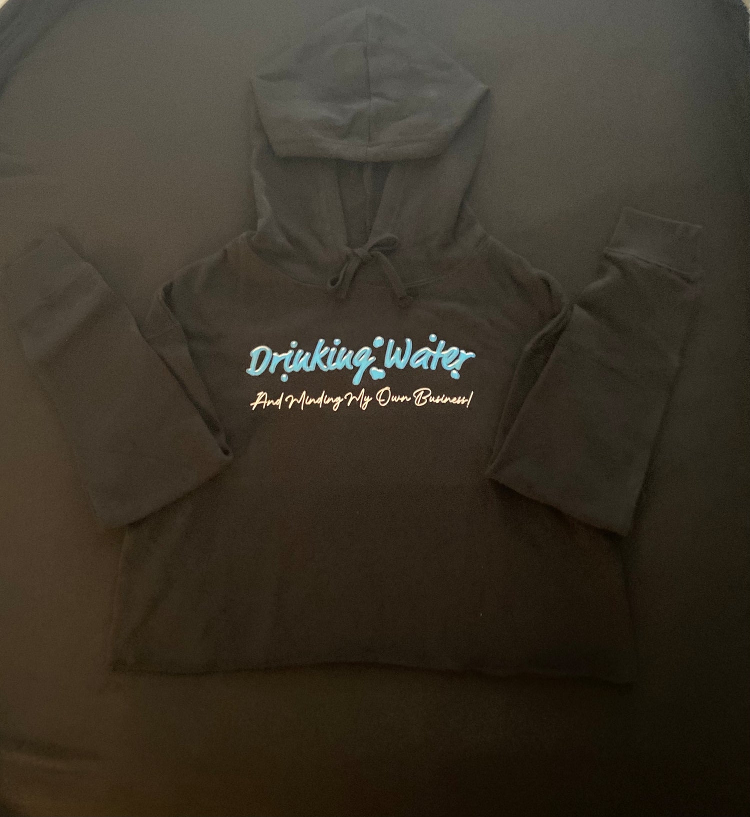 Product Details This hoodie makes a cute, cropped, update to your usual pullover. Attached hood with drawstrings Cropped hem Materials & Care  100% Cotton Machine Wash