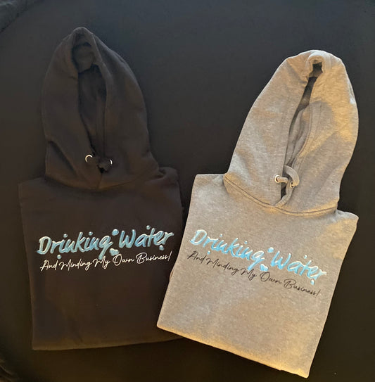 Product Details The classic look and feel you love gets better with this unisex hoodie, featuring soft powerblend fleece that keeps you comfortable without the bulk. Attached two-ply hood with drawstring Brushed interior for warmth Half-moon neck tape for a smooth feel Kangaroo pocket Longer line for improved coverage Powerblend fleece helps resist shrinkage and pilling Double-stitched seams help improve durability Wider ribbing helps cuffs and hem stay flat Materials & Care  100% Cotton Machine Wash