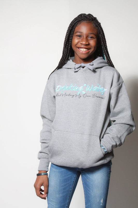 Product Details The classic look and feel you love gets better with this unisex hoodie, featuring soft powerblend fleece that keeps you comfortable without the bulk. Attached two-ply hood with drawstring Brushed interior for warmth Half-moon neck tape for a smooth feel Kangaroo pocket Longer line for improved coverage Powerblend fleece helps resist shrinkage and pilling Double-stitched seams help improve durability Wider ribbing helps cuffs and hem stay flat Materials & Care  100% Cotton Machine Wash